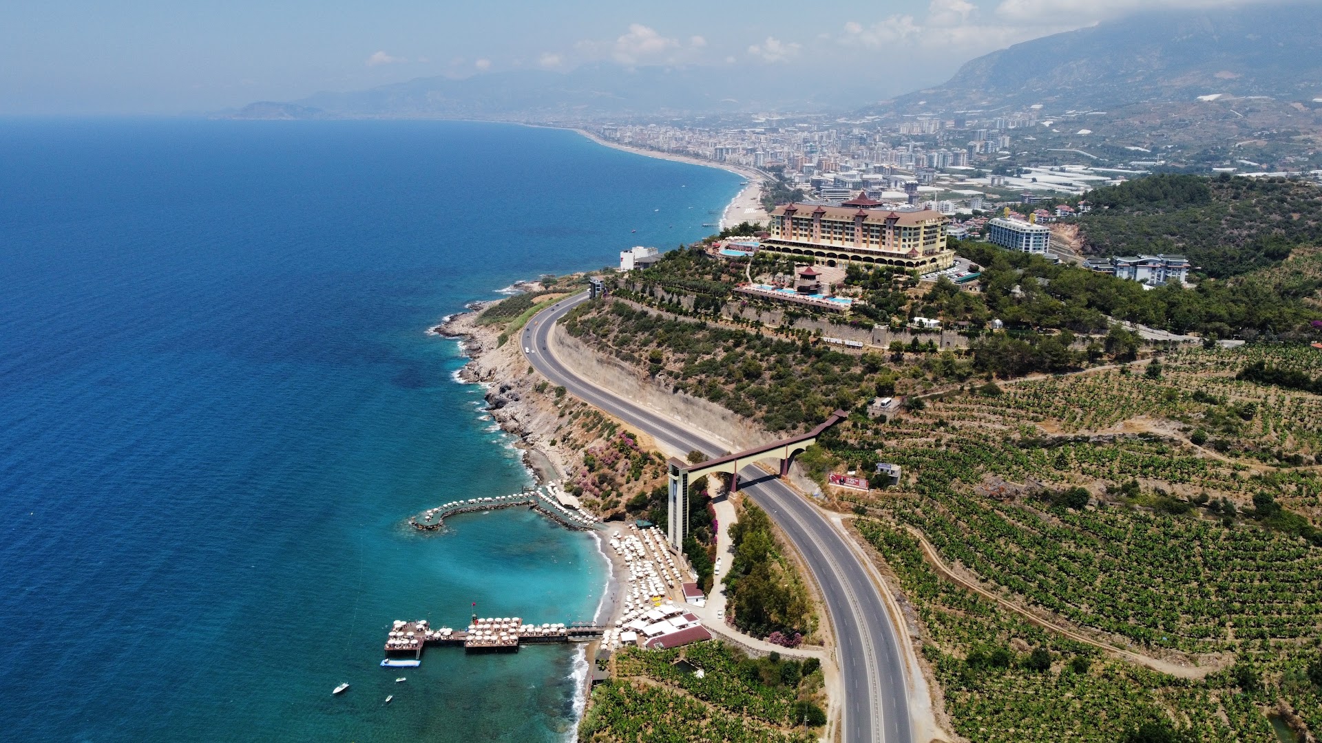 Utopia World Hotel 5*