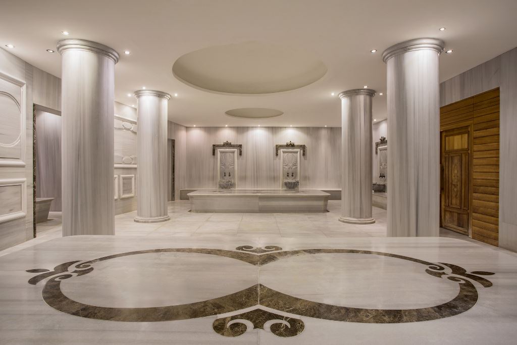 IC Hotels Santai Family Resort greznais turku pirts jeb hammam interjers ar marmora apdari un kolonnām spa centrā Belekā