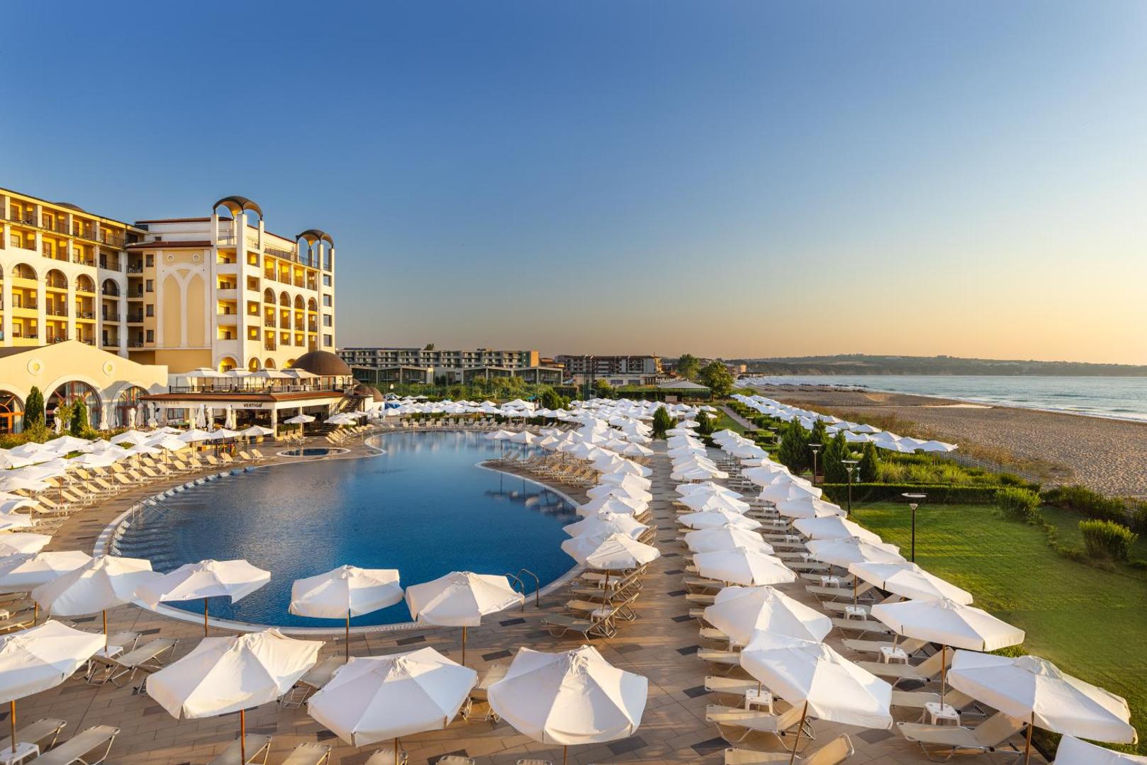 Alua Helios Bay 4*