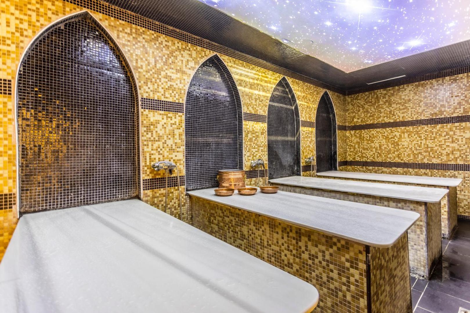Prestige Deluxe Hotel Aquapark Club spa centra turku pirts jeb hamams ar marmora soliem un mozaīkas flīžu sienām