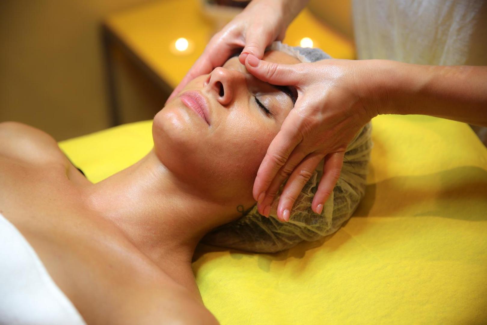 Sejas masāžas procedūra Monte Casa Spa & Wellness centrā — profesionāla spa aprūpe relaksācijai un labsajūtai Melnkalnes piekrastes kūrortā