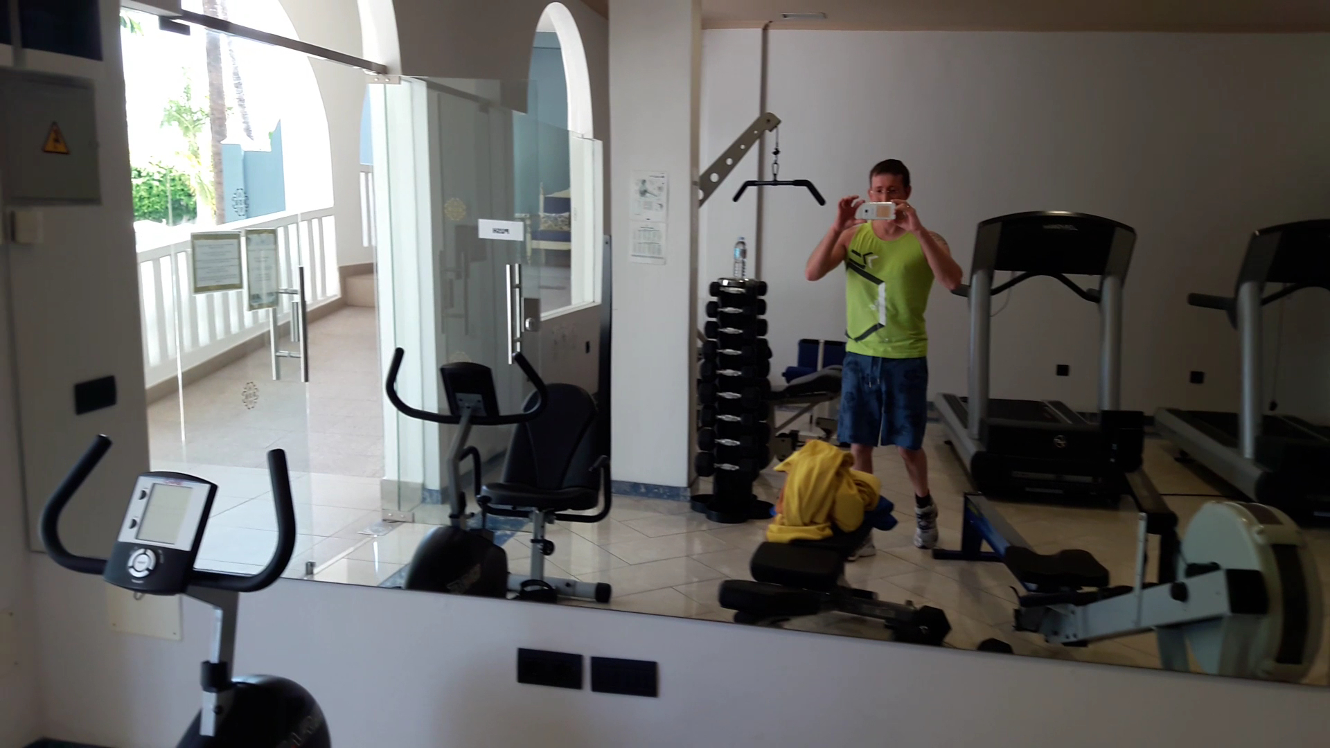 Hotel Colon Guanahani fitness centrs ar trenažieriem, skrejceliņu un svariem aktīvai atpūtai Tenerifē