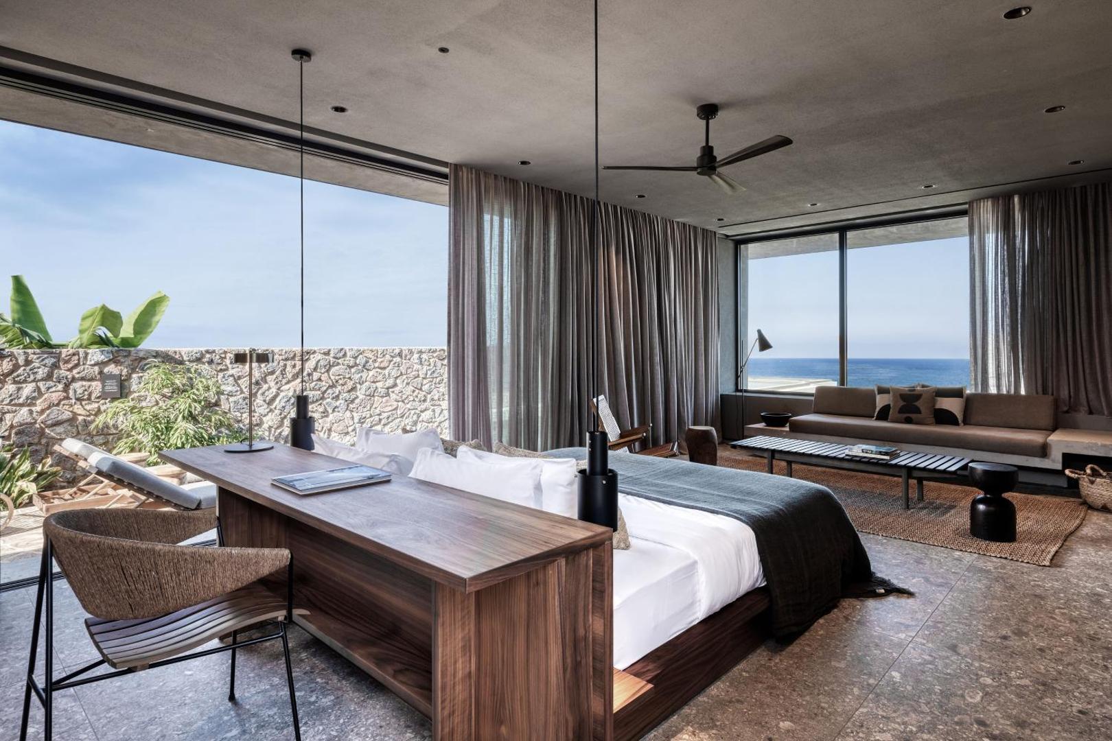Plašs Domes Zeen Chania luksusa numurs ar atpūtas zonu, dīvānu un panorāmas skatu uz piekrasti Krētas salā