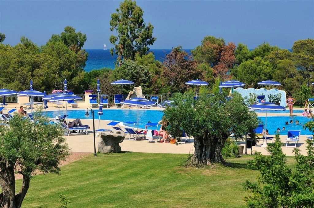 Baia del Porto baseins ar skatu uz jūru un dārzu