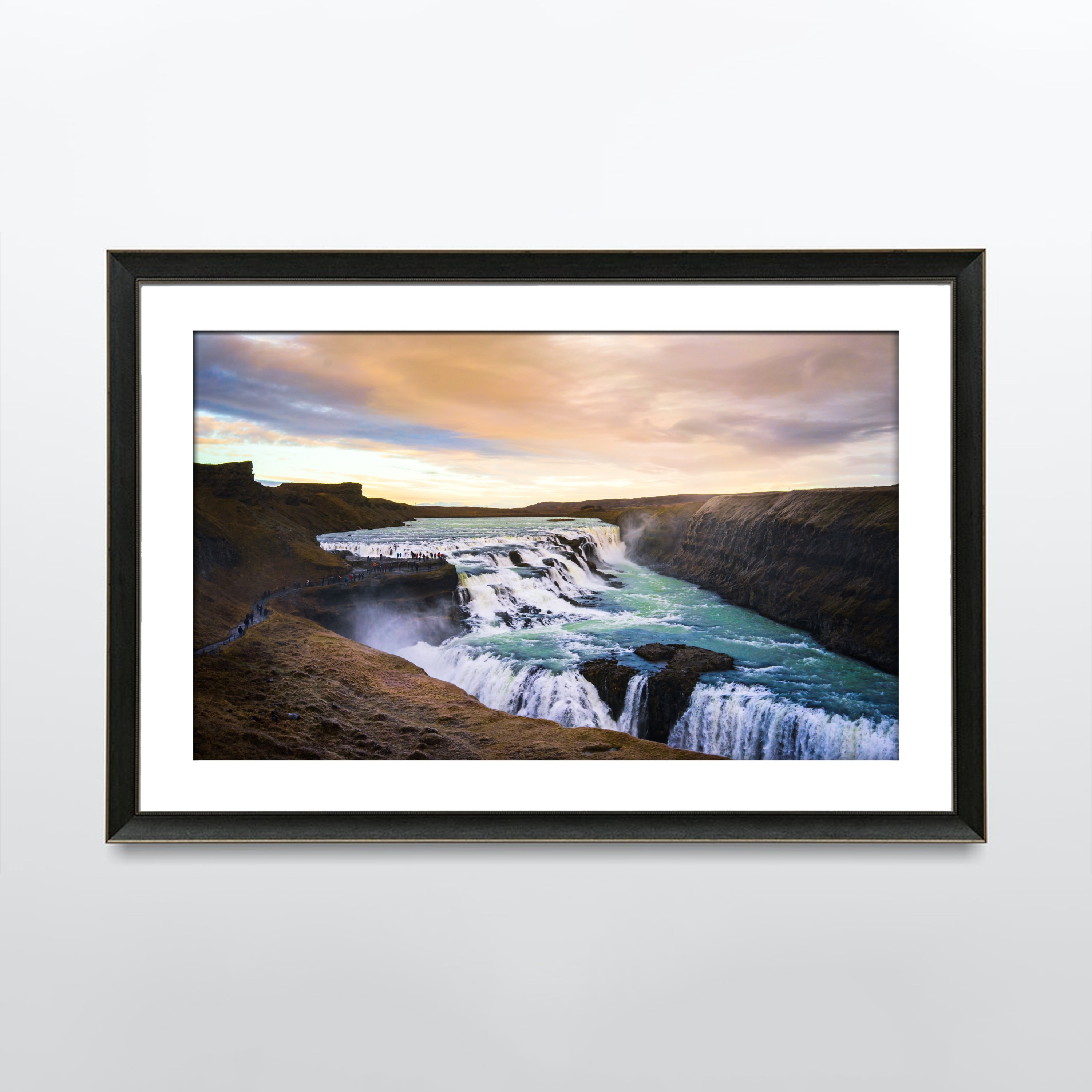 Gullfoss ūdenskritums Īslandē – saulrieta zeltainās stundas Vanilla Travel ceļojumā