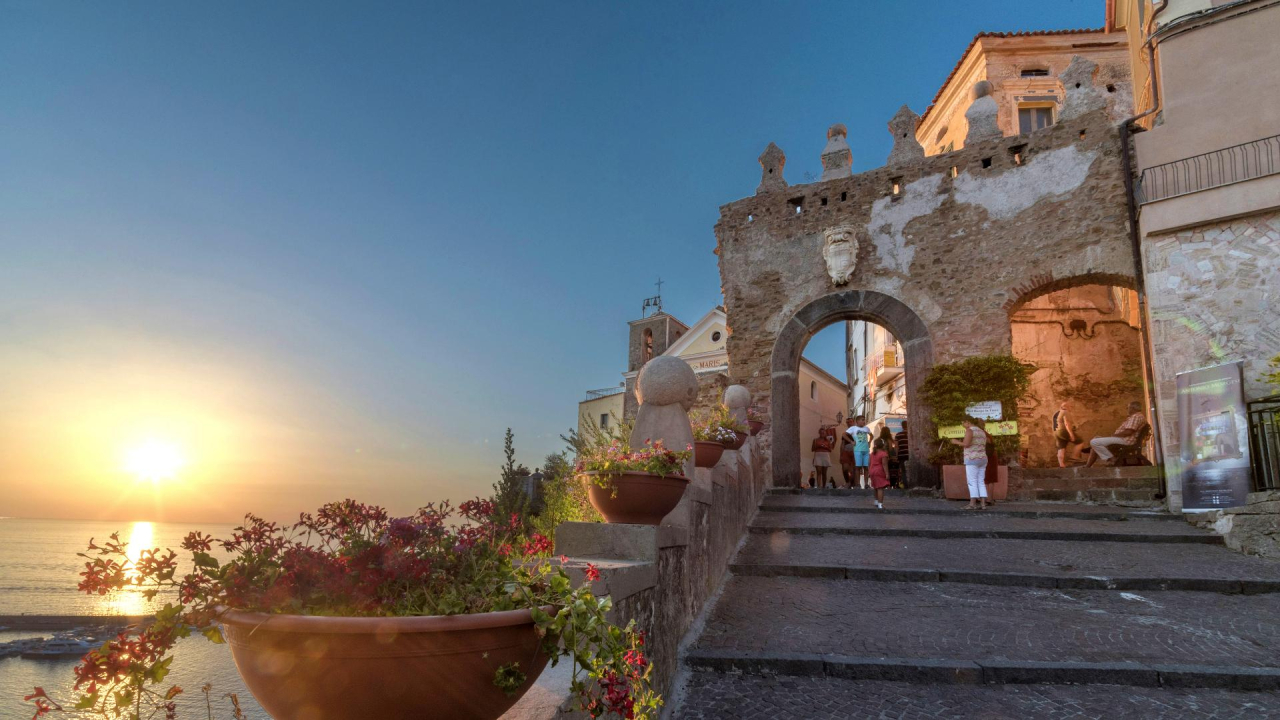 Ceļojums uz Dienviditāliju: Amalfi piekrastes ikoniskie ciemati