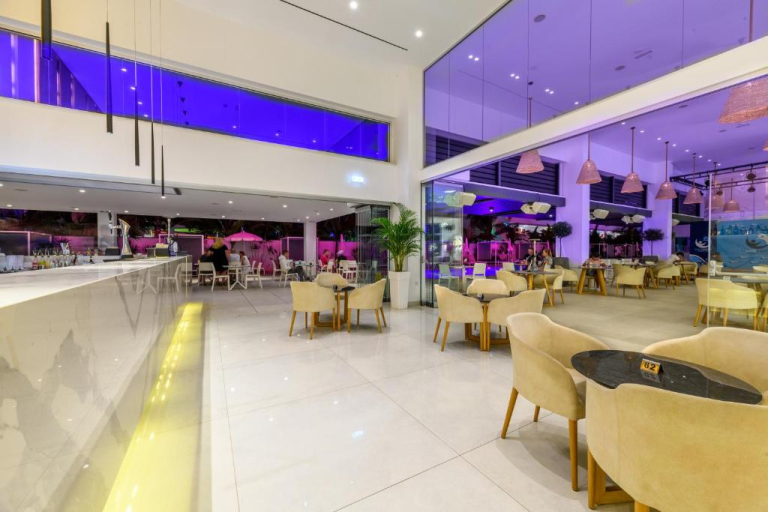 Tasia Maris Seasons Hotel