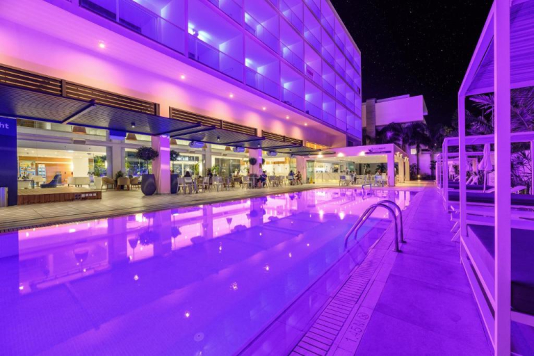 Tasia Maris Seasons Hotel
