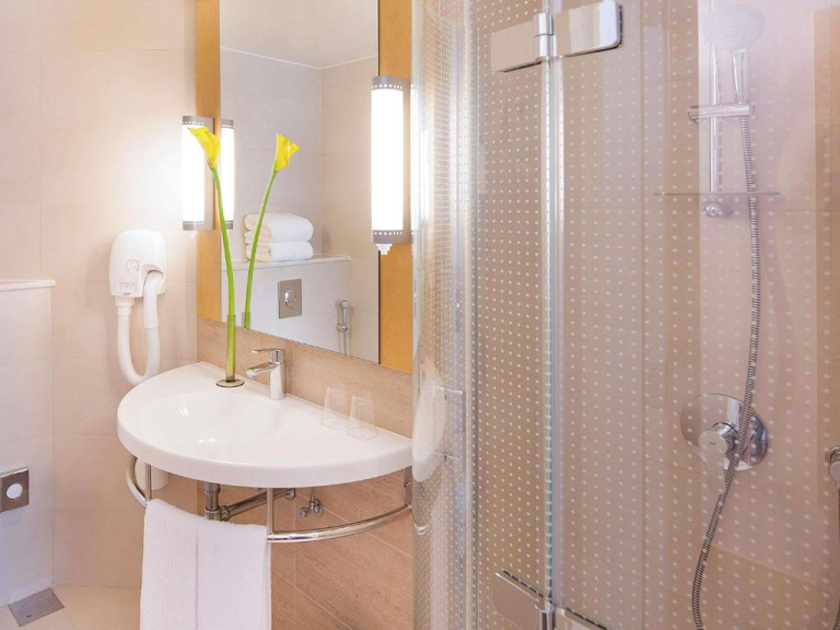 Ibis One Central Trade Center