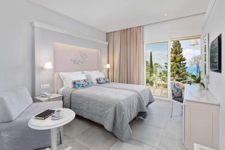 Delfinia Hotel
