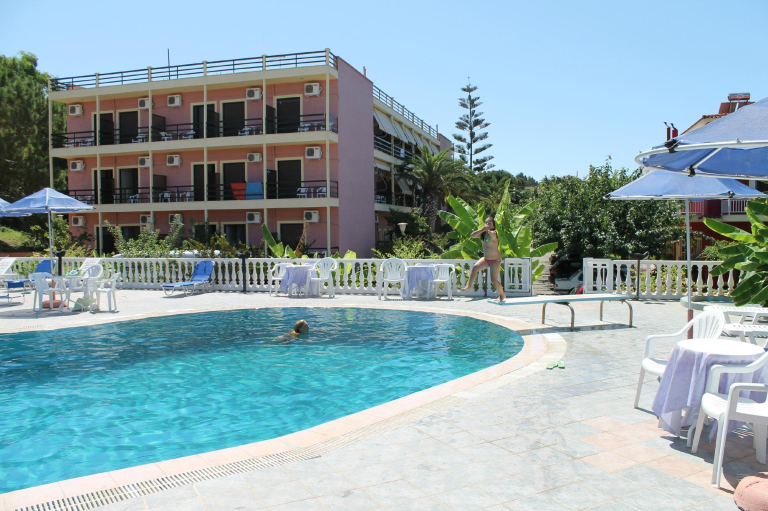 Brati Arkoudi Hotel 2*