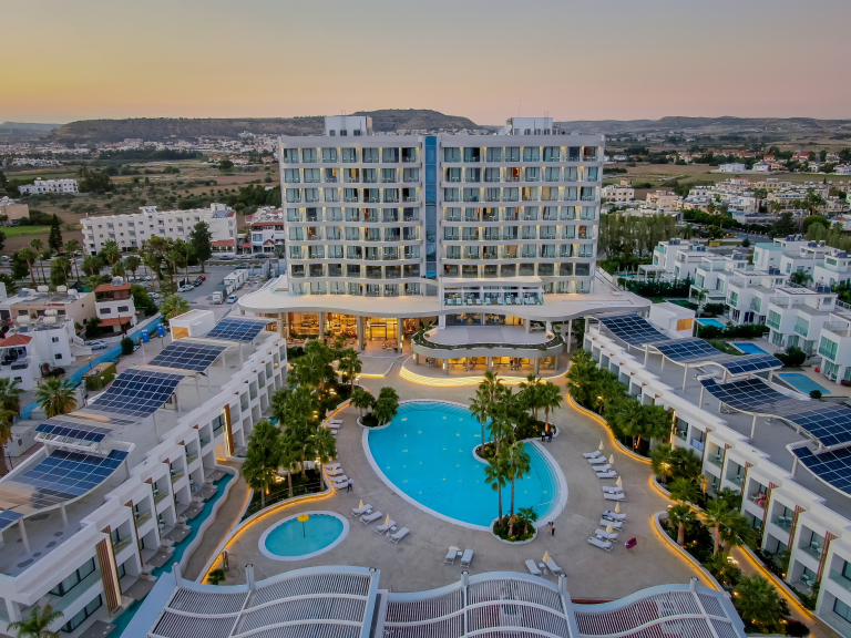 Radisson Beach Resort Larnaca 5*
