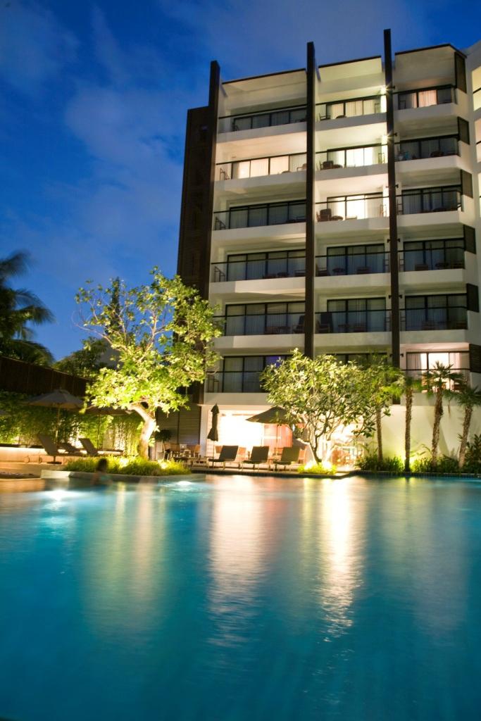 Woodlands Suites  