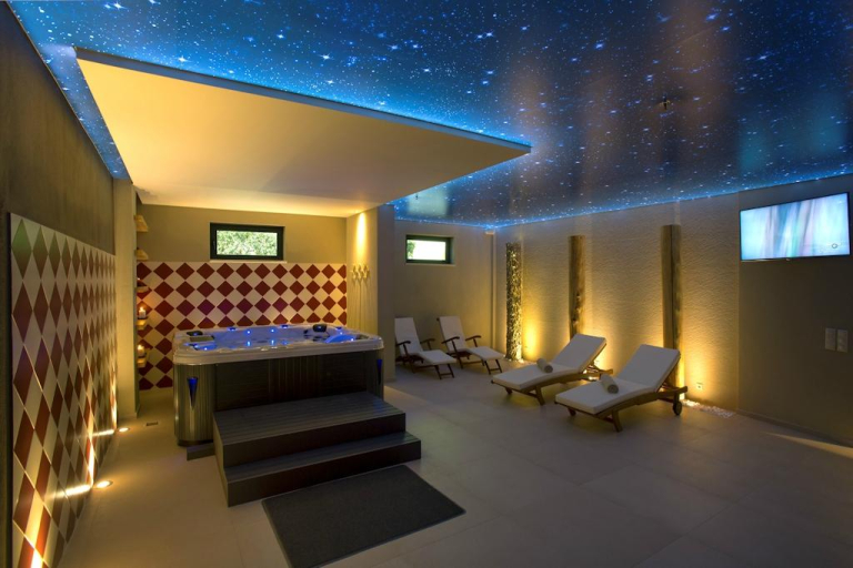 Atlantis Beach Hotel