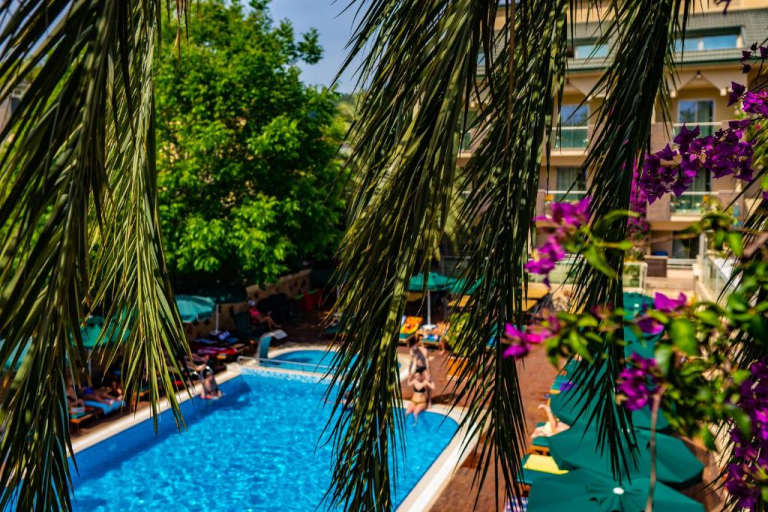 Ambassador Plaza Hotel