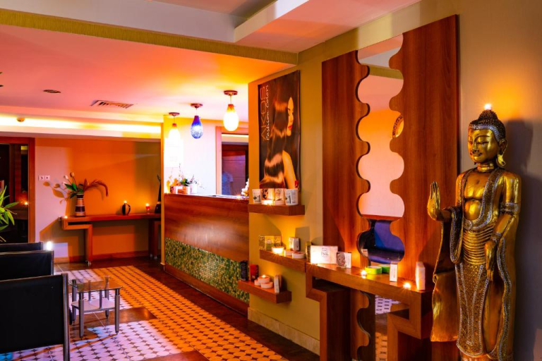 Ambassador Plaza Hotel