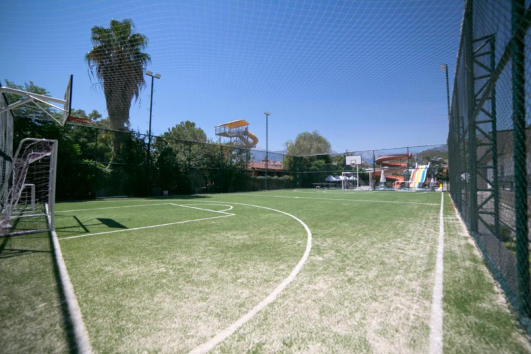 Sailor’s Beach Club