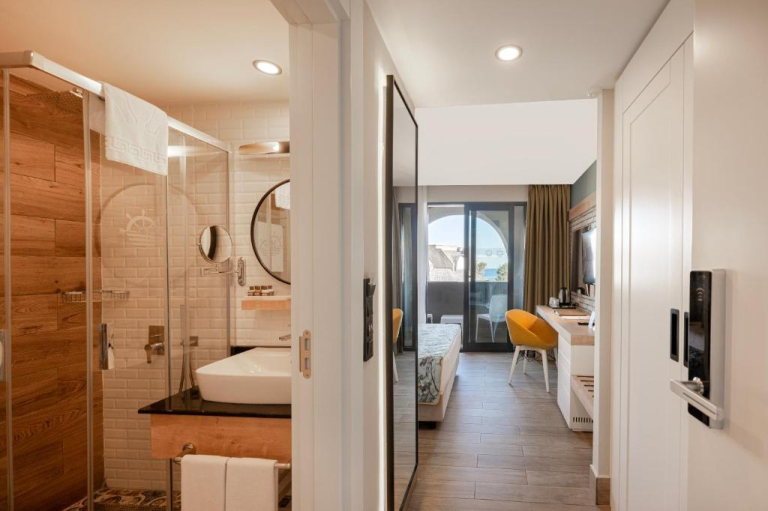 Sailor’s Beach Club