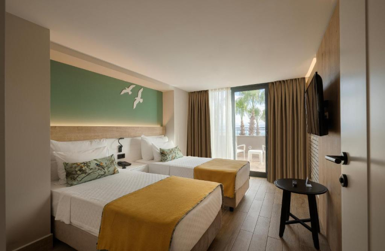 Sailor’s Beach Club