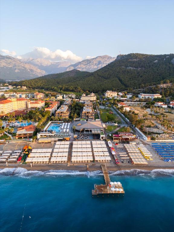 Sailor’s Beach Club