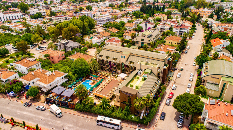 Ambassador Plaza Hotel 4*
