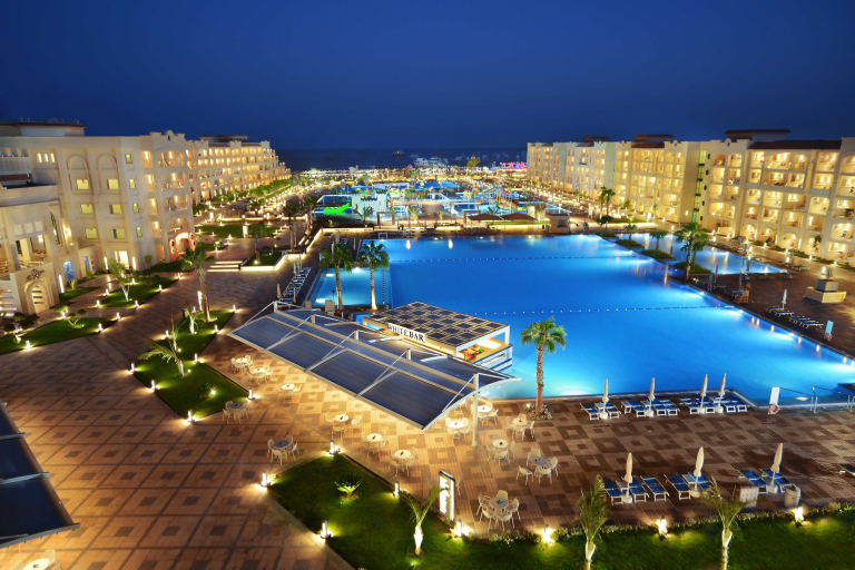 Albatros White Beach Resort 5*