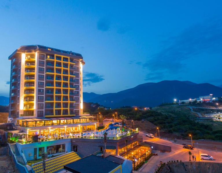 Graceland Khaolak Resort & Spa