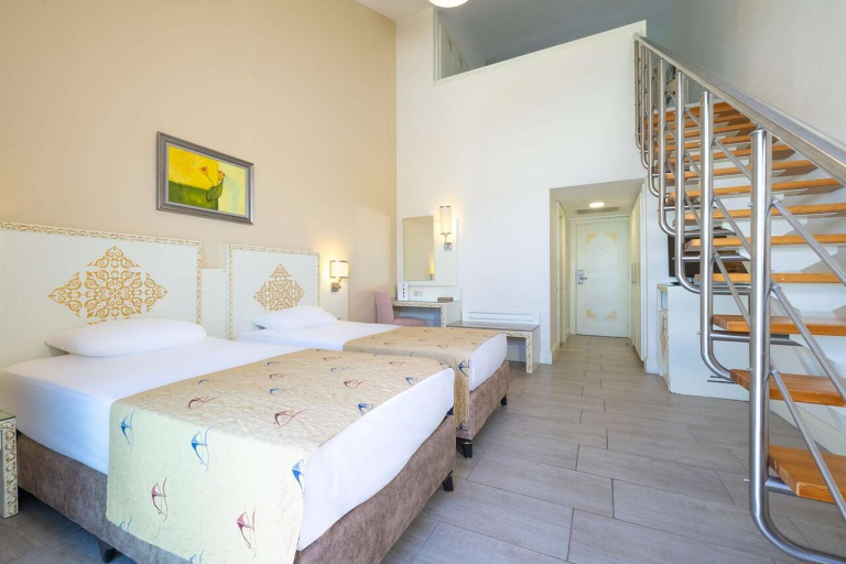 Crystal Admiral Resort Suites & Spa 5*