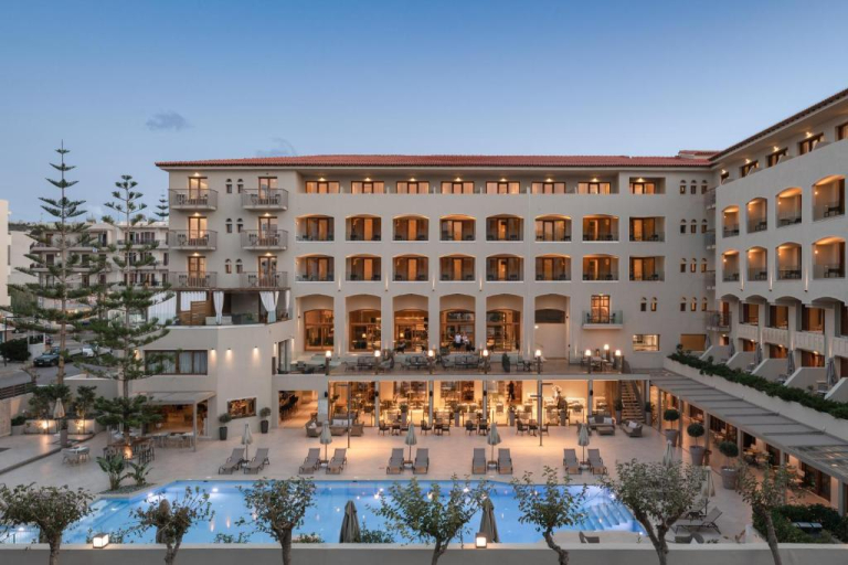 Theartemis Palace 4*