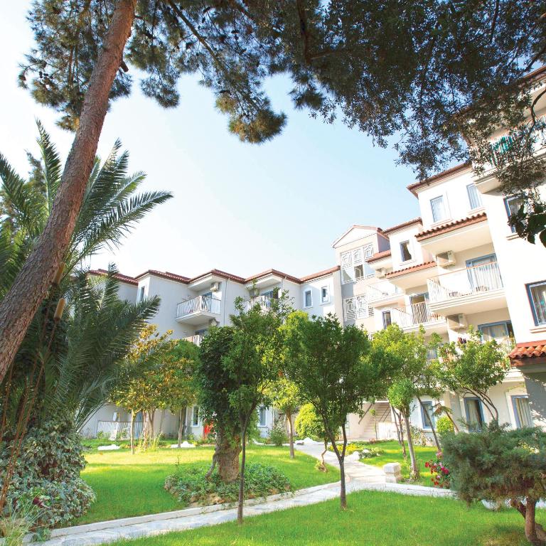 Paloma Marina Suites