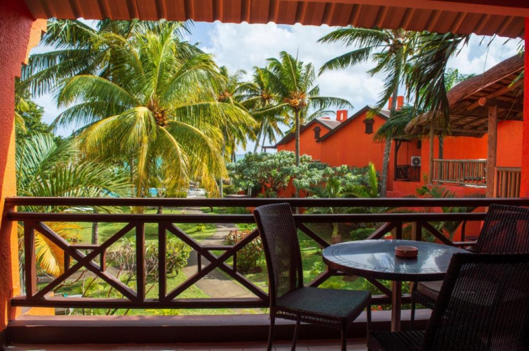 Flowers of Paradise Beachfront Residence 3*