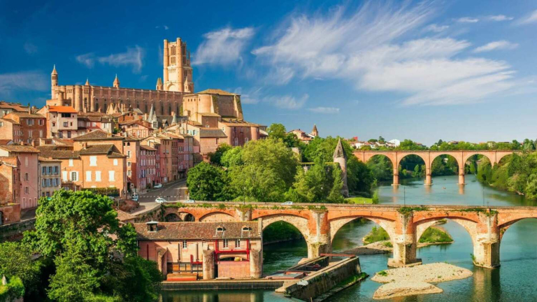 Maija brīvdienas vijolīšu pilsētā Tulūzā