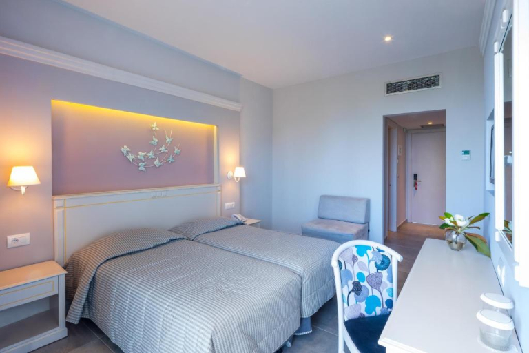 Delfinia Hotel