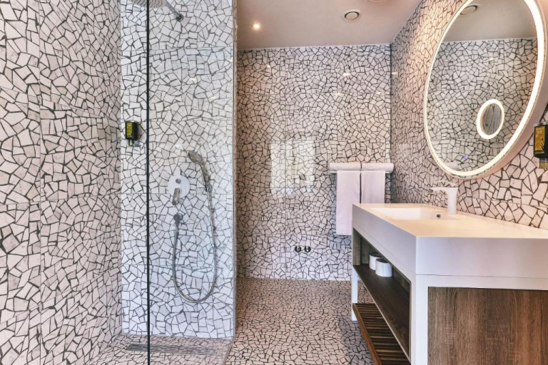 Carine Hotel Kumbor Superior