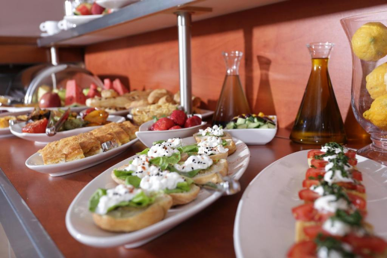 Almira Hotel Arkoudi