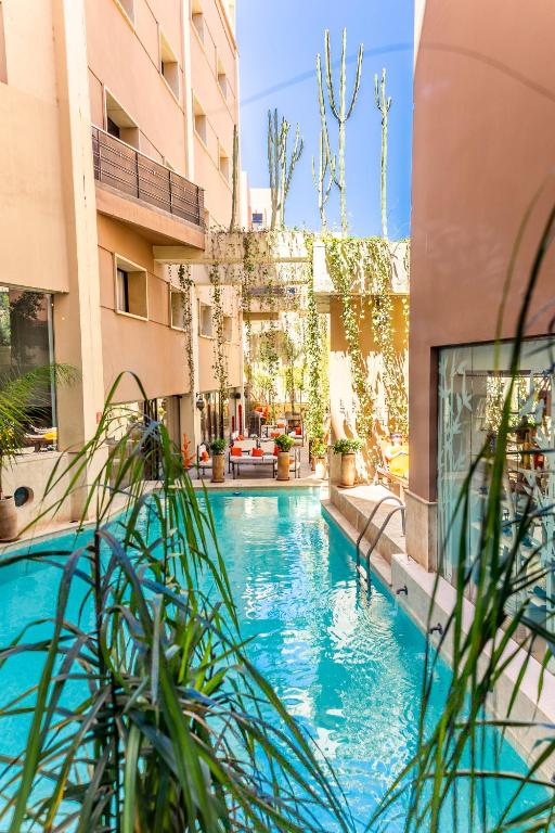 Dellarosa Hotel Suites & Spa
