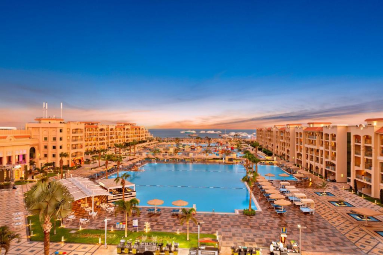 Albatros White Beach Resort