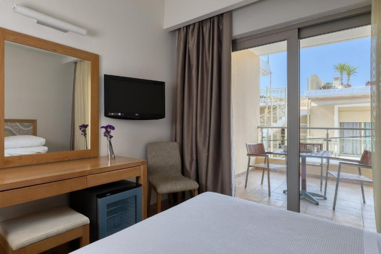 Almira Hotel Arkoudi