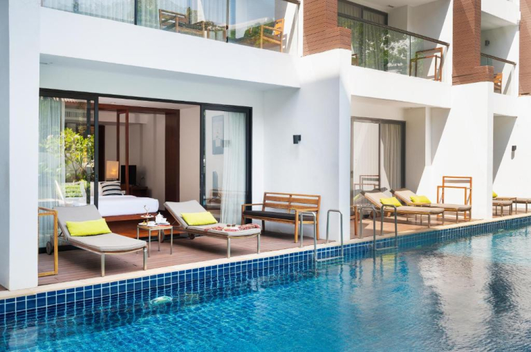 Woodlands Suites  