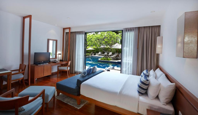 Woodlands Suites  