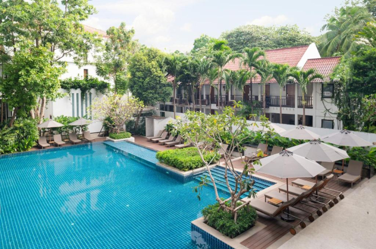 Woodlands Suites  
