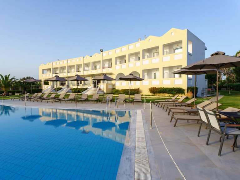 Niforeika Beach Hotel & Bungalows