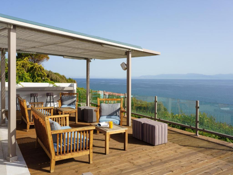 Niforeika Beach Hotel & Bungalows