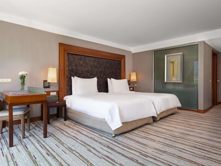 Rixos Sungate - The Land of Legends Access