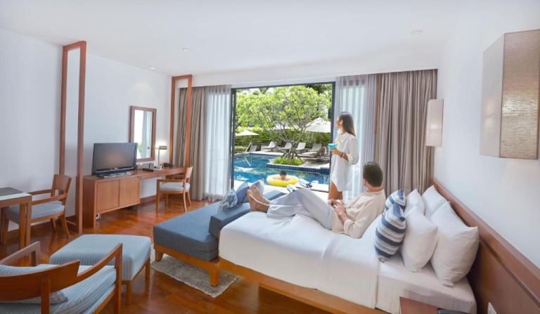 Woodlands Suites  