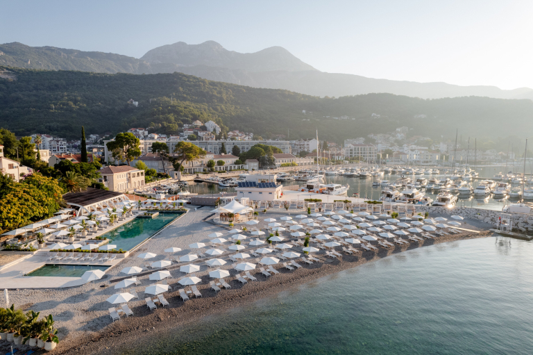 Lazure Hotel & Marina  5*
