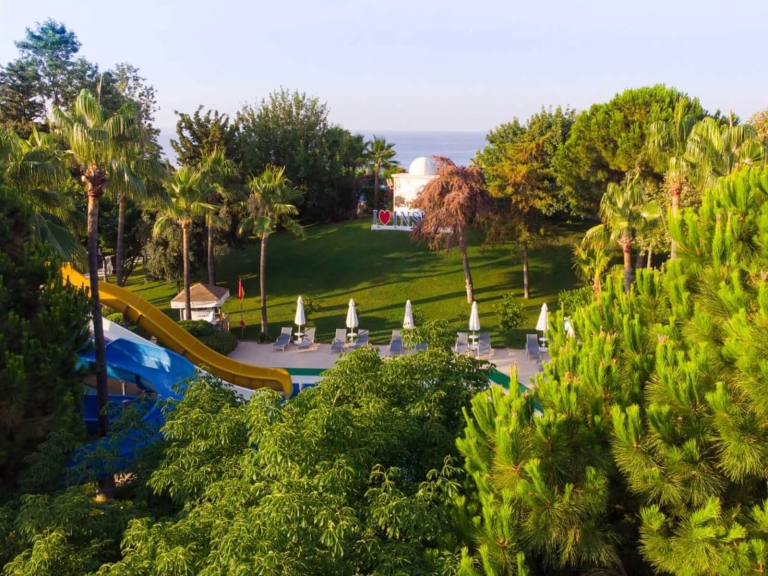 Insula Resort & Spa