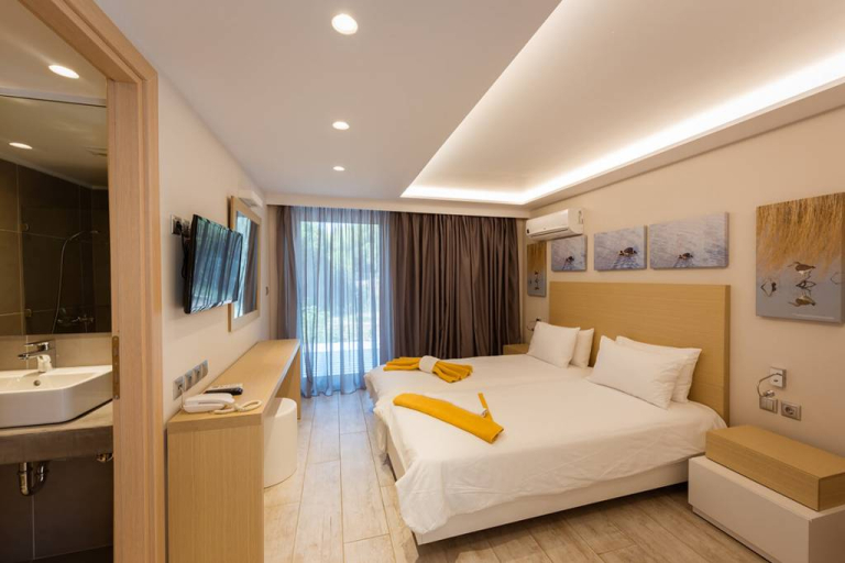 Kalogria Beach Hotel