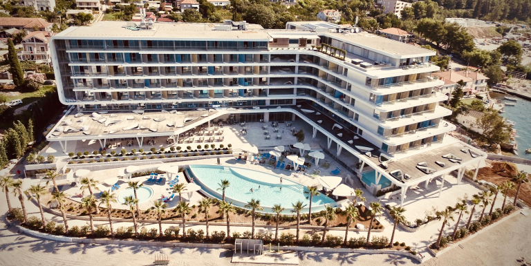 Carine Hotel Kumbor Superior