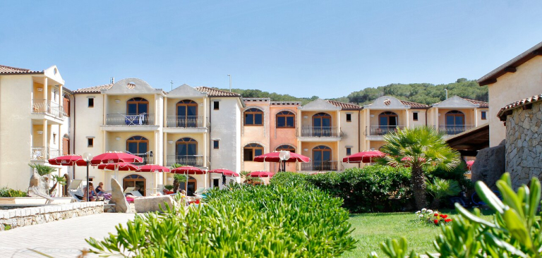 Club Esse Posada Beach Resort 4*